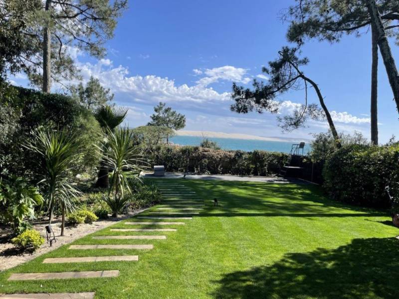 Entretien de jardin pendant l'été sur le Cap-Ferret et Arcachon