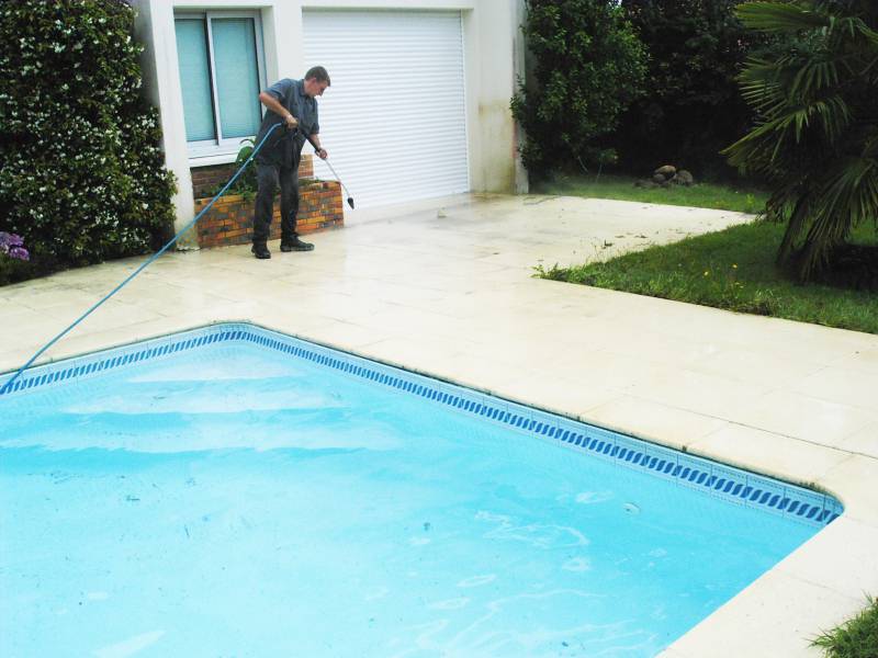 Nettoyage dalle piscine